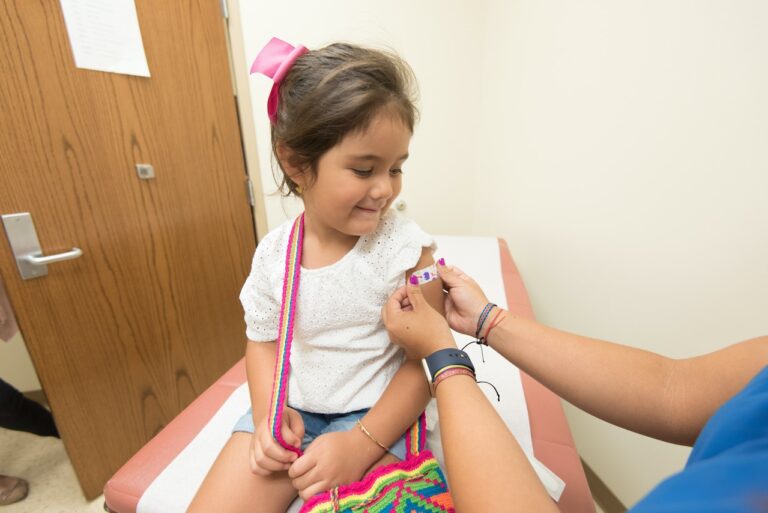 Covid, vaccino Pfizer esteso ai bambini dai 6 mesi ai 4 anni